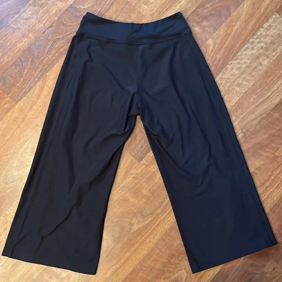 Like new Nike Fit Dry athletic capris - Picture 11 of 12